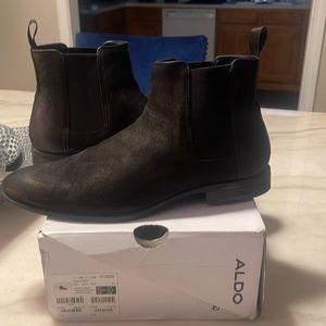 Nice men's  suede Aldo chelsea boots